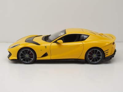 Ferrari 812 Competizione 2021 gelb Modellauto 1:18 Bburago