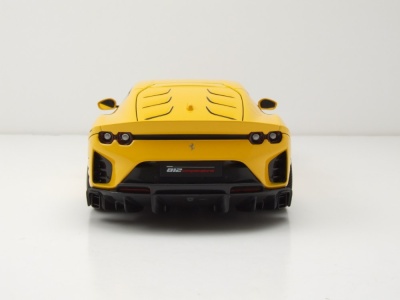 Ferrari 812 Competizione 2021 gelb Modellauto 1:18 Bburago