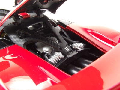 Ferrari F80 2024 rot schwarze Felgen Modellauto 1:18 Bburago Signature