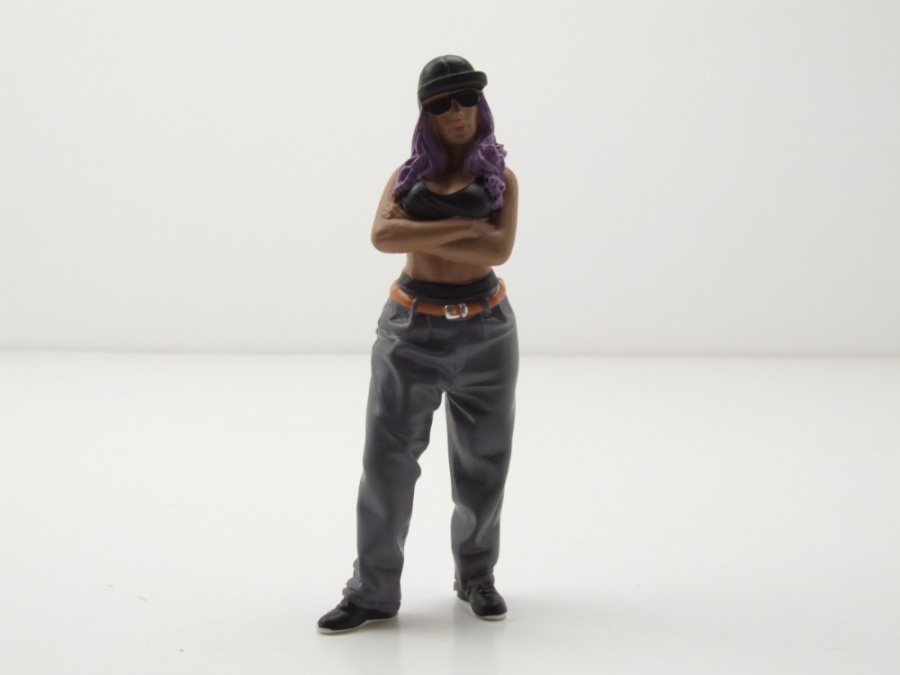Figur Hanging Out 3 #2 Frau lila Haare für 1:18 Modelle American Diorama