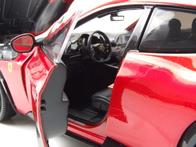 Ferrari Purosangue 2022 magma rot metallic Modellauto 1:18 Polistil