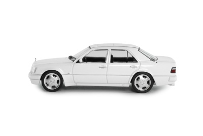 Mercedes E60 AMG W124 1994 weiß Modellauto 1:43 Solido