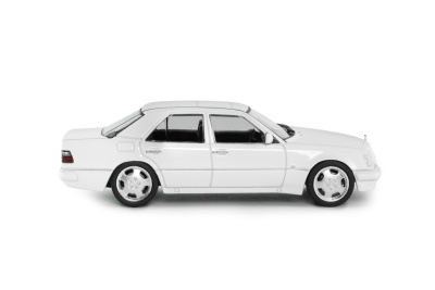Mercedes E60 AMG W124 1994 weiß Modellauto 1:43 Solido