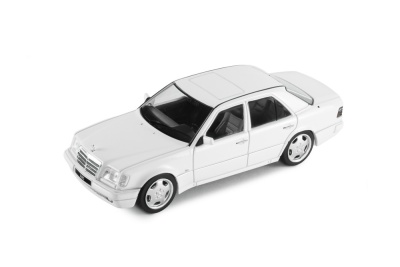 Mercedes E60 AMG W124 1994 weiß Modellauto 1:43 Solido