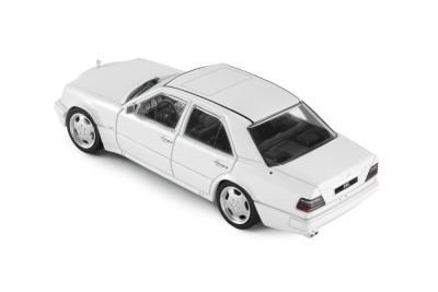 Mercedes E60 AMG W124 1994 weiß Modellauto 1:43 Solido