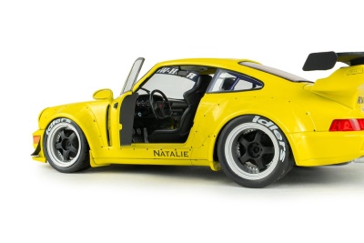 Porsche 911 964 RWB Body Kit RAUH-Welt Natalie 2023 gelb Modellauto 1:18 Solido
