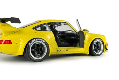 Porsche 911 964 RWB Body Kit RAUH-Welt Natalie 2023 gelb Modellauto 1:18 Solido