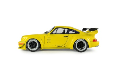Porsche 911 964 RWB Body Kit RAUH-Welt Natalie 2023 gelb Modellauto 1:18 Solido