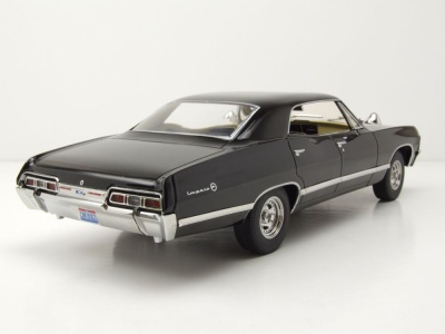 Chevrolet Impala 1967 schwarz Modellauto 1:18 MCG