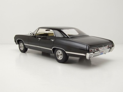 Chevrolet Impala 1967 schwarz Modellauto 1:18 MCG