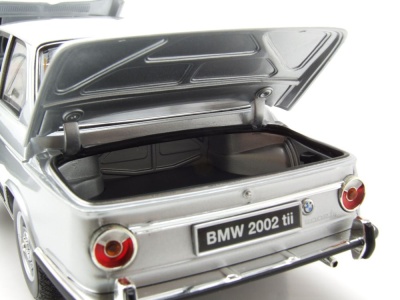 BMW 2002 Tii 1972 silber Modellauto 1:18 Kyosho