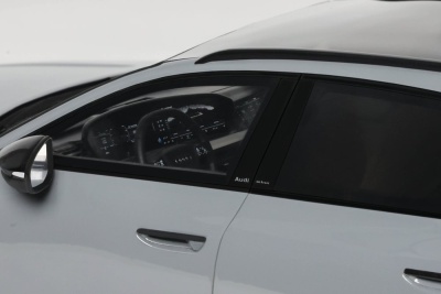 Audi A6 Avant Kombi E-Hybrid Quattro Edition One 2025 grau Modellauto 1:18 Ottomobile