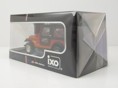 Jeep Renegade 1983 rot Modellauto 1:24 mit Vitrine ixo models