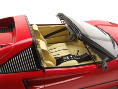 Ferrari 308 GTS 1977 rot Modellauto 1:18 MCG