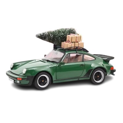 Porsche 911 Turbo 3.3 1980 grün mit Weihnachtsbaum...