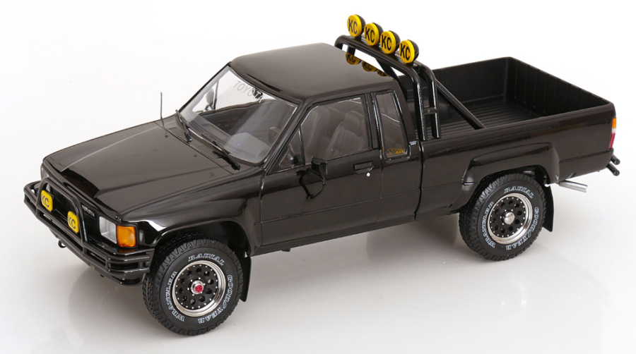 Toyota Hilux Pick Up Truck Xtra Cab 4x4 1985 schwarz Modellauto 1:18 KK Scale