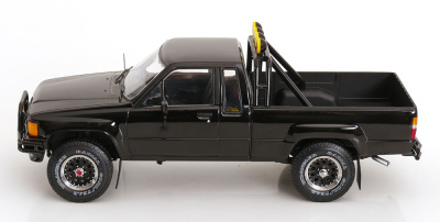 Toyota Hilux Pick Up Truck Xtra Cab 4x4 1985 schwarz Modellauto 1:18 KK Scale