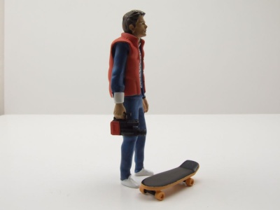 Figur Marty mit Skateboard für 1:18 Modelle KK Scale