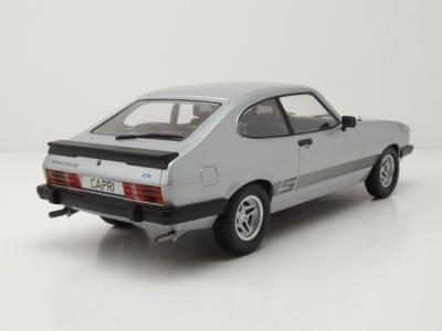 Ford Capri 3 1978 silber Modellauto 1:18 MCG