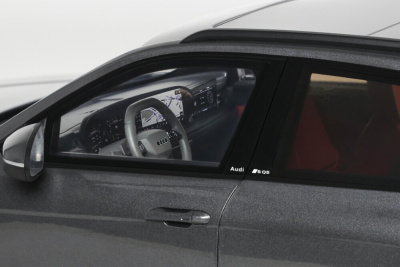 Audi SQ5 TFSI 2025 grau Modellauto 1:18 Ottomobile