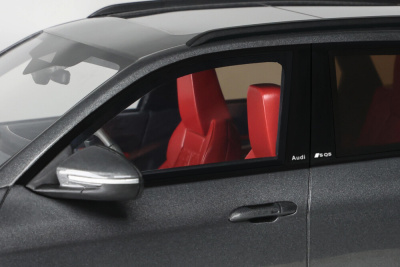Audi SQ5 TFSI 2025 grau Modellauto 1:18 Ottomobile