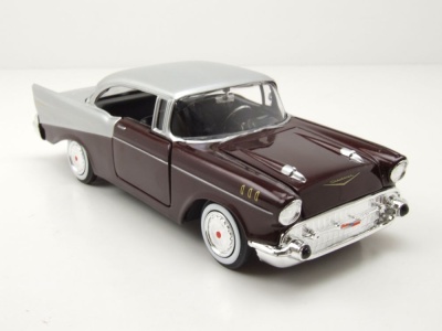 Chevrolet Bel Air 1957 bordeaux silber Modellauto 1:24 Motormax