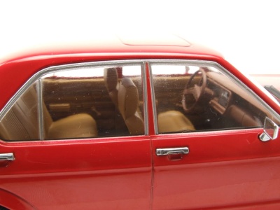 Ford Consul 1972 rot Modellauto 1:18 MCG