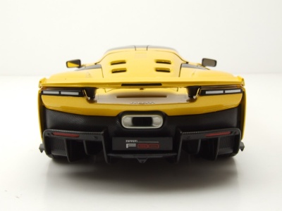 Ferrari F80 2024 gelb metallic schwarze Felgen Modellauto 1:18 Bburago