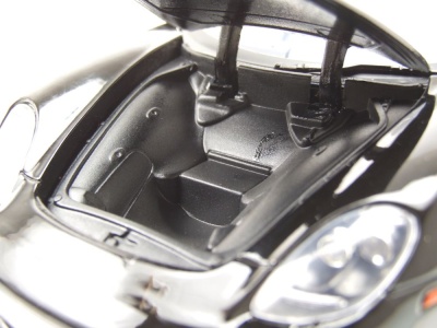 Porsche Carrera GT 2004 schwarz Modellauto 1:18 Motormax