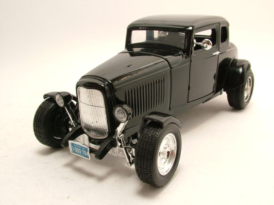 Ford Coupe 1932 Hot Rod schwarz mit Motorhaube Modellauto 1:18 Motormax