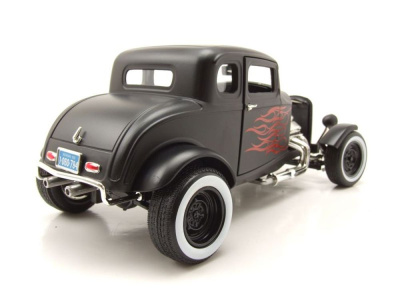 Ford 5-Window Coupe Hot Rod 1932 matt schwarz mit Flammen Modellauto 1:18 Motormax