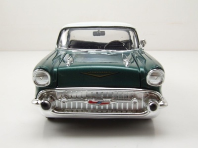 Chevrolet Bel Air 1957 grün metallic weiß Modellauto 1:24 Motormax