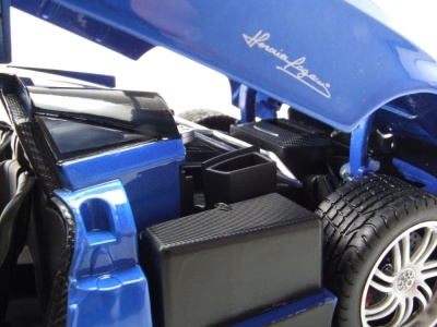 Pagani Huayra 2011 blau metallic Modellauto 1:18 Motormax
