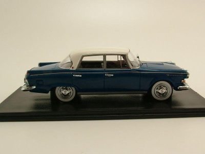 Borgward P 100 1960 blau/weiß Modellauto 1:43 Neo Scale Models
