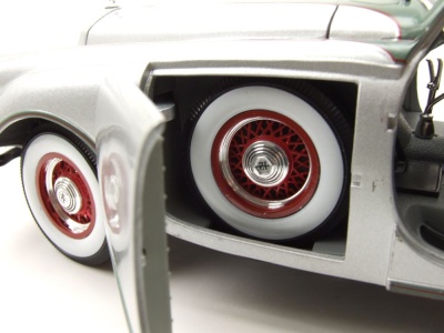 Pierce-Arrow Silver Arrow 1933 silber Modellauto 1:18 Signature Models