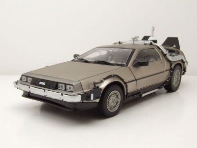 DeLorean Back to the Future Zurück in die Zukunft Teil 2 Modellauto 1:18 Sun Star