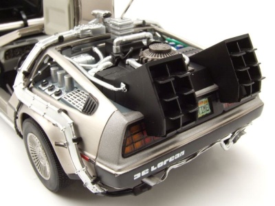 DeLorean Back to the Future Zurück in die Zukunft Teil 1 Modellauto 1:18 Sun Star