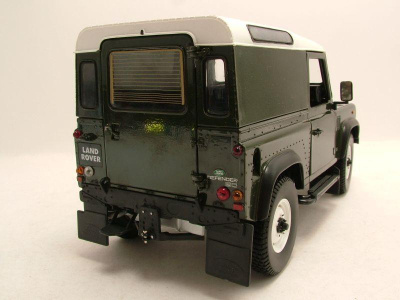Land Rover Defender 90 TDi dunkelgrün Modellauto 1:18 Universal Hobbies
