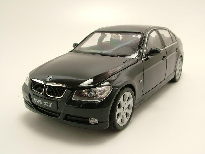 BMW 330i (E90) 2005 schwarz Modellauto 1:24 Welly