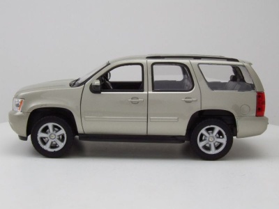 Chevrolet Tahoe 2008 silber Modellauto 1:24 Welly