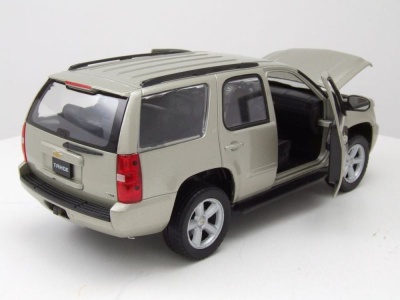 Chevrolet Tahoe 2008 silber Modellauto 1:24 Welly