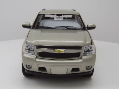 Chevrolet Tahoe 2008 silber Modellauto 1:24 Welly