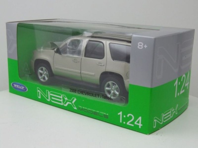 Chevrolet Tahoe 2008 silber Modellauto 1:24 Welly