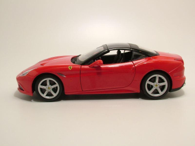 Ferrari California T geschlossen 2014 rot/schwarz Modellauto 1:18 Bburago