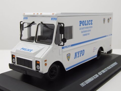 Video: Grumman Olson LLV NYPD Police 1993 weiß Modellauto 1:43 Greenlight Collectibles